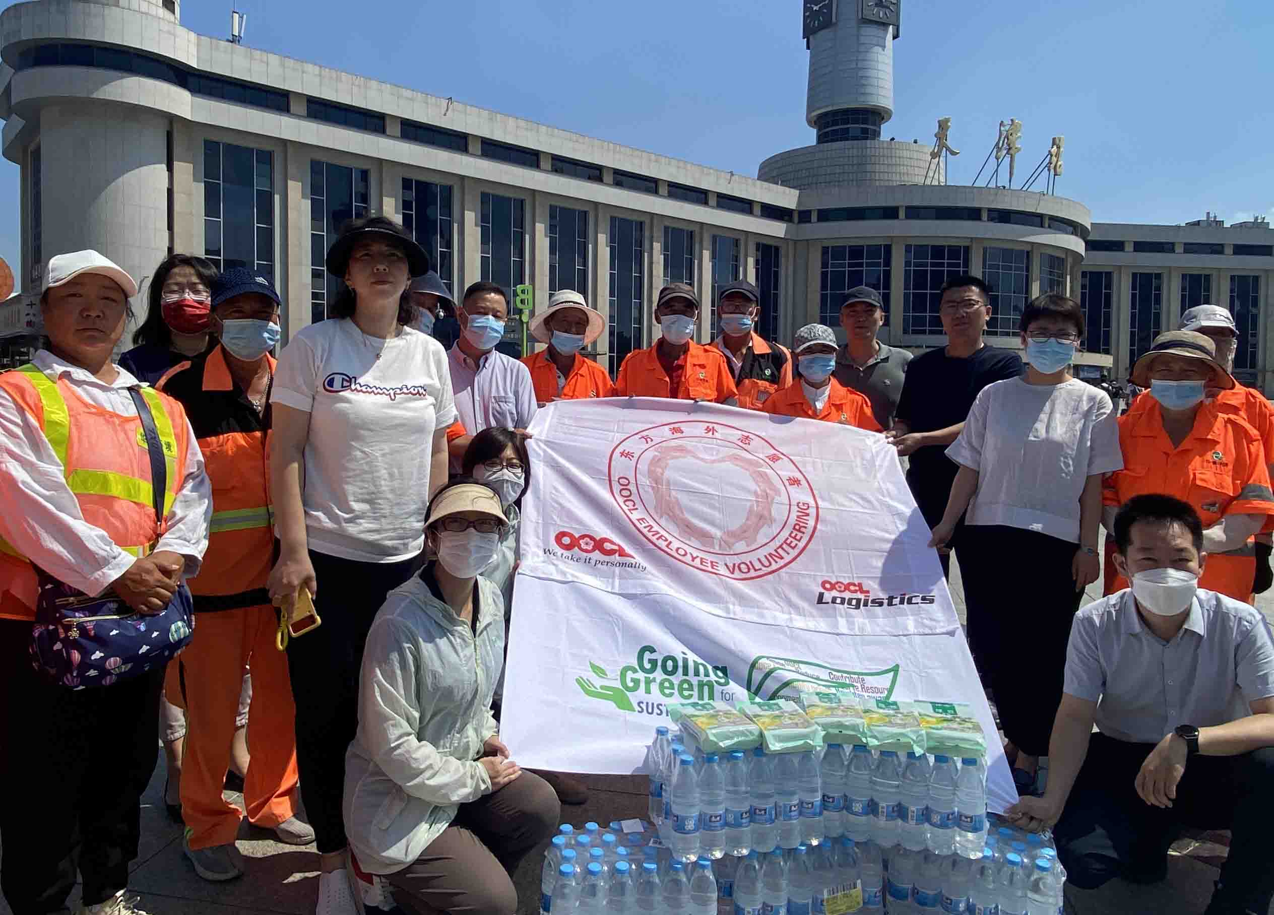 公益暖人心 情系环卫工 | 炎炎夏日送清凉，致敬高温下的坚守！